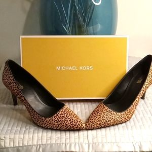 Brand new 100% authentic Michael Kors pumps